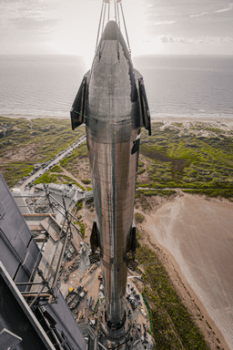 Starship fully stacked image looking down the side